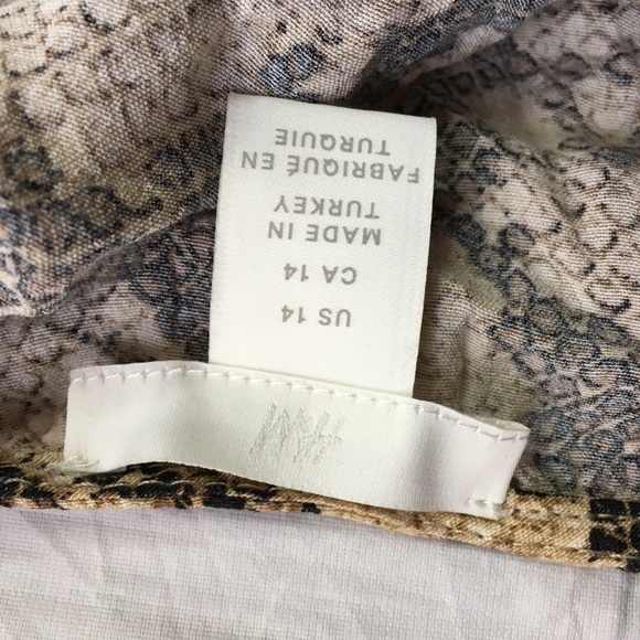 H&M python print fit flare long sleeve detailed dress - Picture 6 of 6